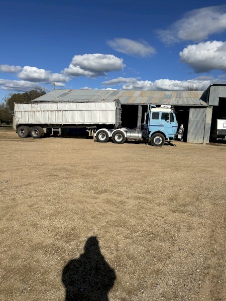 1983 Mercedes-Benz 2233 Prime Mover with bogie axle tipper