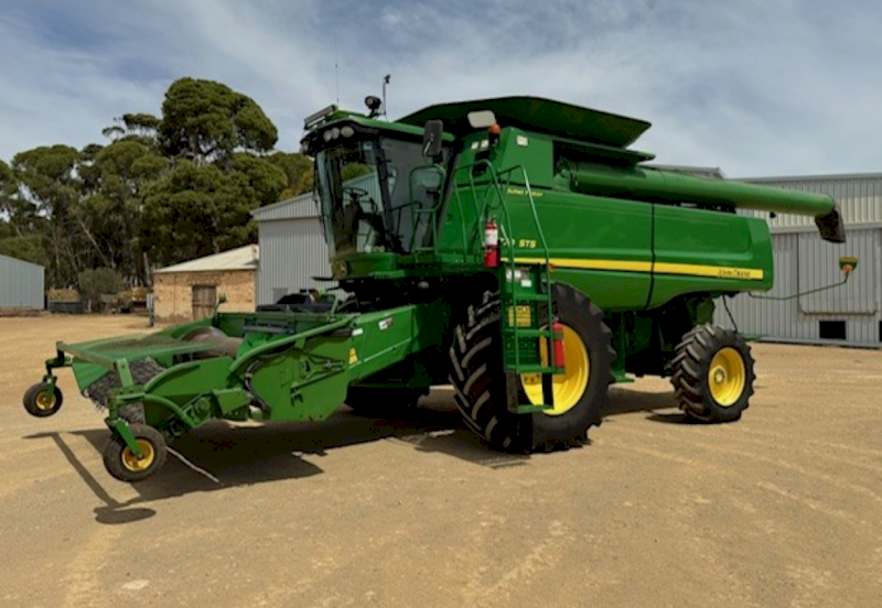 2011 John Deere 9770 STS & 35' draper