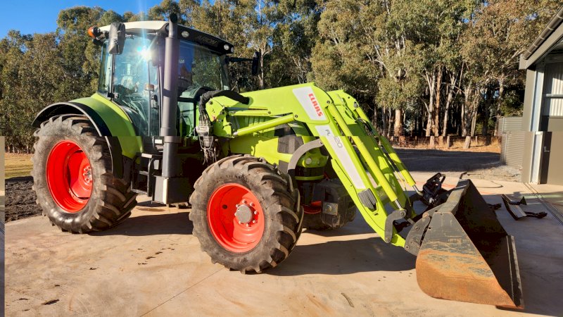 2015 Claas Arion 620C Tractor with FEL