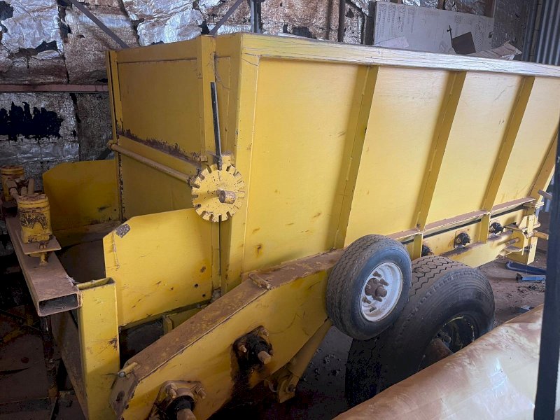 2012 Custom Built 2.5MT Spreader