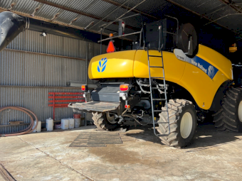 2011 New Holland CR9060 Header with 88C Draper Front