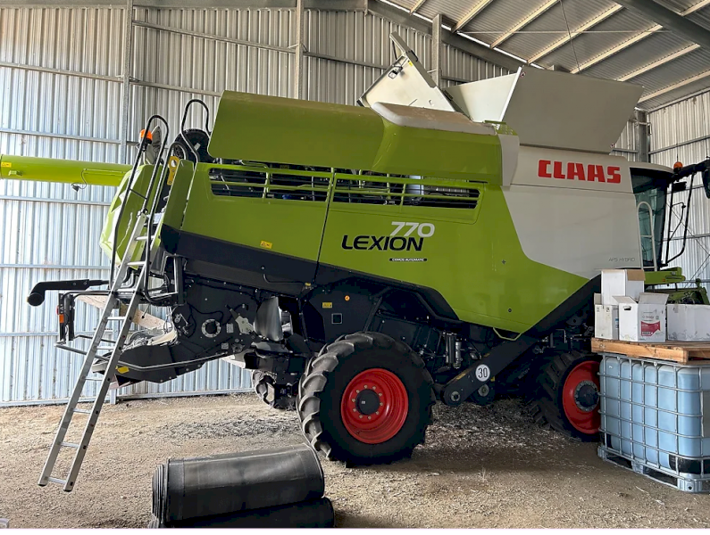2019 CLAAS Lexion 770TT & MacDon FD140