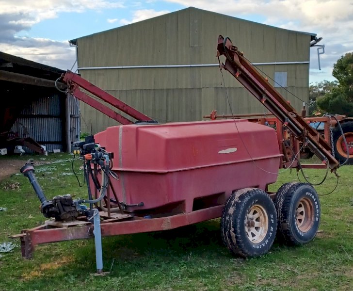 Silvan 2000Ltr 40' Boom Spray