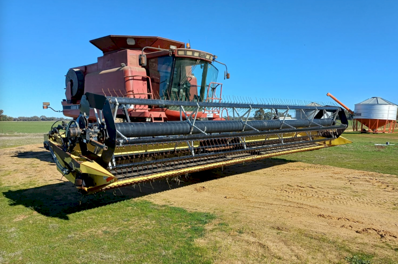Case IH 2388 Header with 30ft Honey Bee Front with Cross Auger