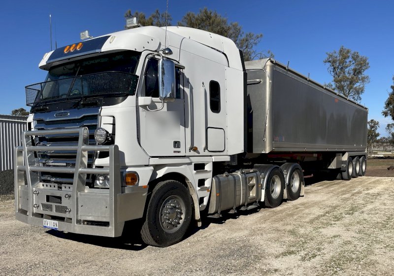 2014 Freightliner 110 Big Cab
