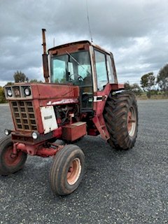 International 886 Tractor