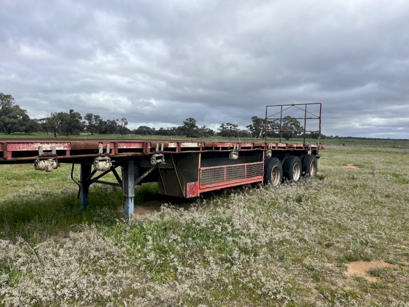 40" Flat top tri axle trailer