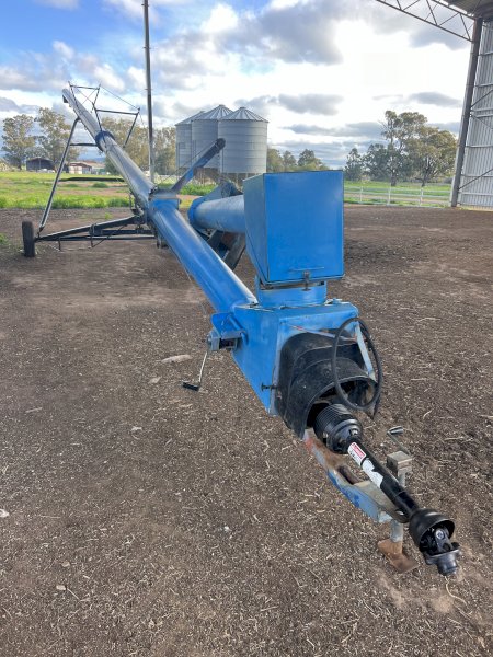 Brandt 1060 Swing Away Auger