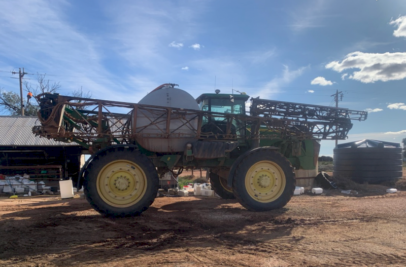 John Deere 4940 Self Propelled Sprayer