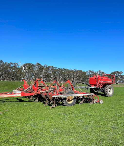 8m Horwood Bagshaw Scaribar with 4000 Air Seeder
