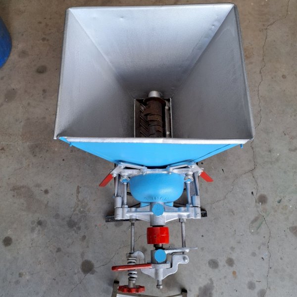 International Harvester / McCormick Deering 6" Grain Grister