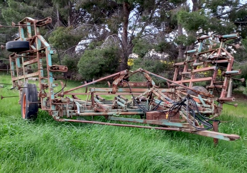 Folding Wing Scarifier