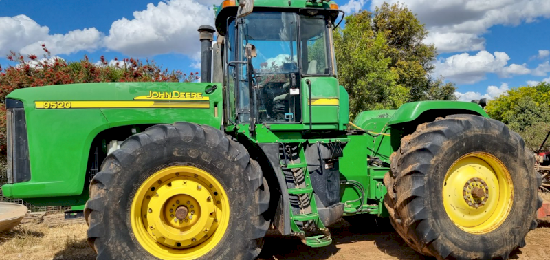 2005 John Deere 9520 Tractor