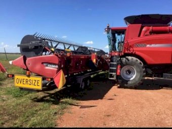 2010 Case IH 7088 Header With 3152 Front And Trailer