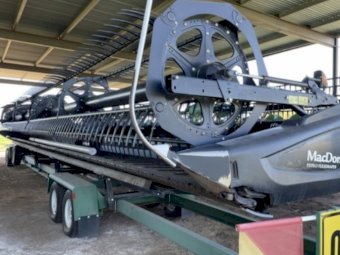 2017 John Deere S680 with MacDon FD75-D 45' Front