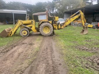 Chamberlain Superlift Backhoe
