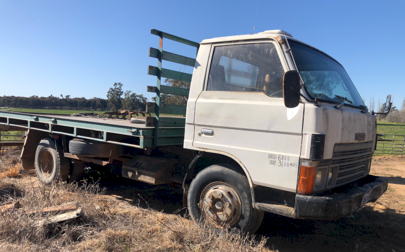 1983 Mazda T4100 Tray Truck