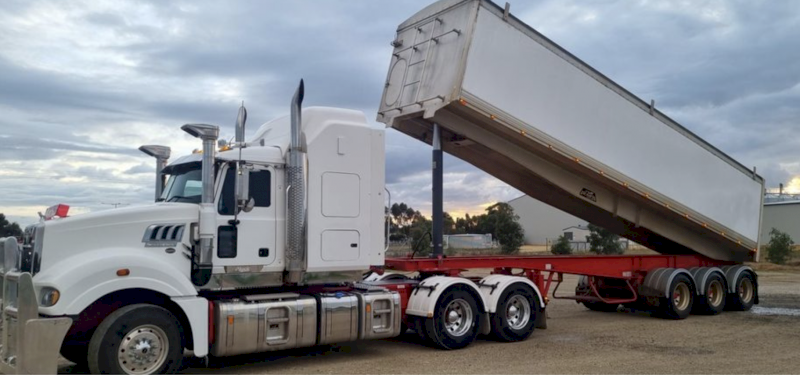 05/17 Mack Superliner 685hp 10/17 Lusty Aust Triaxle Chassis Tipper