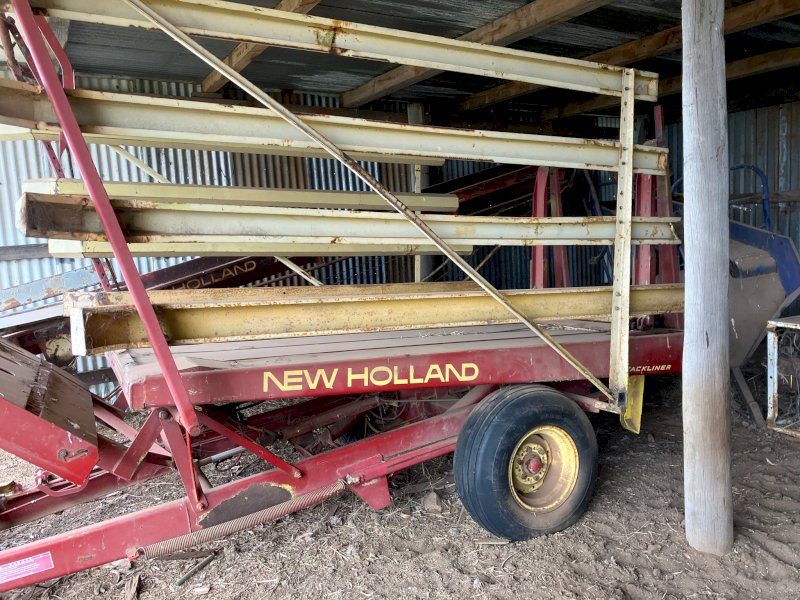 New Holland 1012 Stackliner Bale Wagon