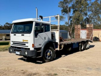 1996 Acco 2350 G beavertail tray with hyd ramps