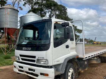 2006 Isuzu FTR900 Tray Truck