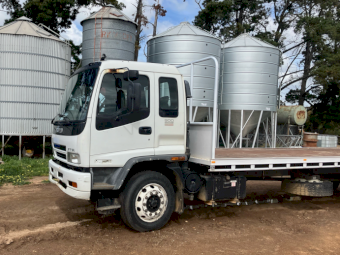 2006 Isuzu FTR900 Tray Truck