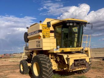 New Holland TR98 Header with Front