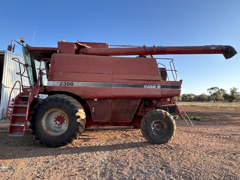 2388 Case Header / 30ft 1020 front / Stump Jump Comb Trailer