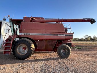 2388 Case Header / 30ft 1020 front / Stump Jump Comb Trailer