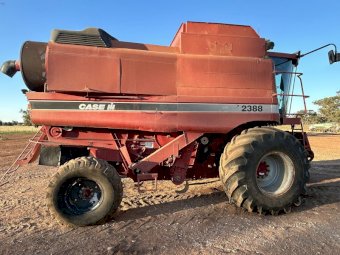 2388 Case Header / 30ft 1020 front / Stump Jump Comb Trailer