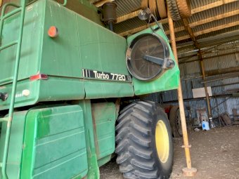 1979 John Deere 7720 Header With Front
