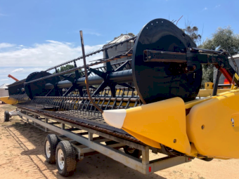 2014 New Holland 840CD-40 Draper Front