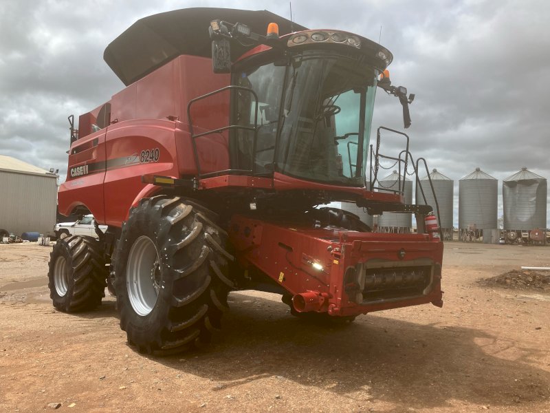 2015 Case IH 8240 Header with 2152 MacDon 40ft Front