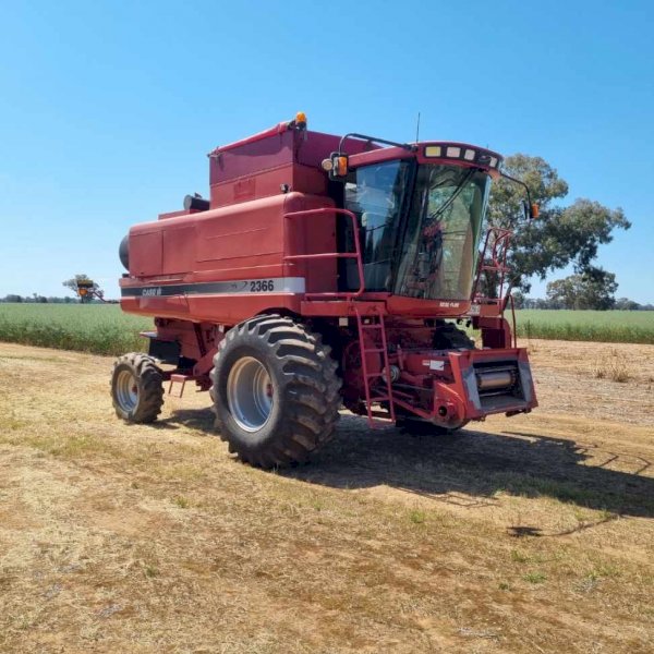 2002 Case IH 2366 Header With 1042 Draper Front