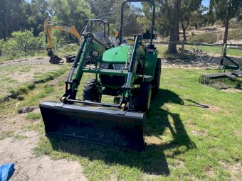2019 John Deere 3038 E Tractor