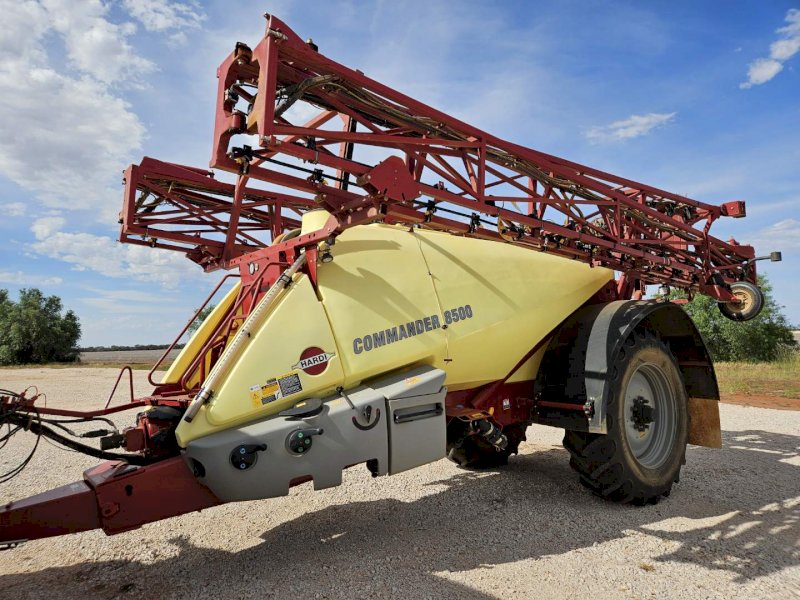 2020 Hardi Commander 8500 Trailing Sprayer