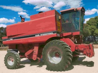 CASE IH 1666 Combine with 30ft Front