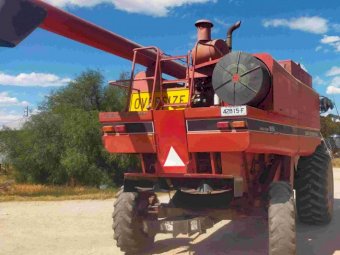 CASE IH 1666 Combine with 30ft Front