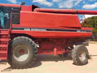 CASE IH 1666 Combine with 30ft Front