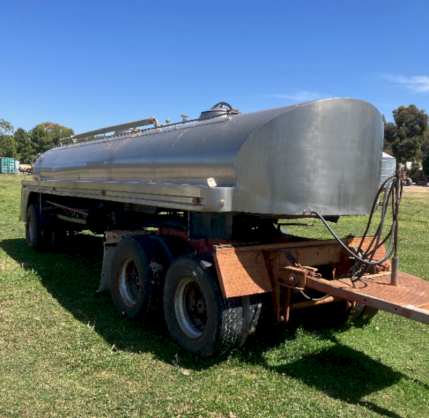 Stainless Steel 9000L Water Tanker