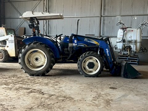 2012 NH Workmaster 45 FWA with Challenge FEL
