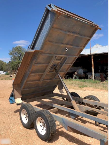 Cobb Court Bogie Tipping Trailer