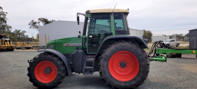 Fendt 712 Varo  Tractor with SaMASZ KDC341W Mower Conditioner