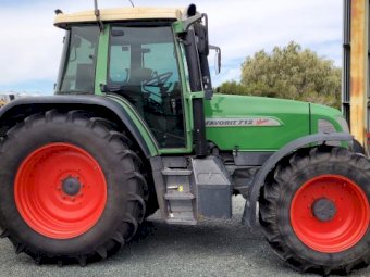 Fendt 712 Varo  Tractor with SaMASZ KDC341W Mower Conditioner