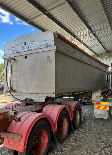 1985 Borcat Tri-Axle Tipper Trailer
