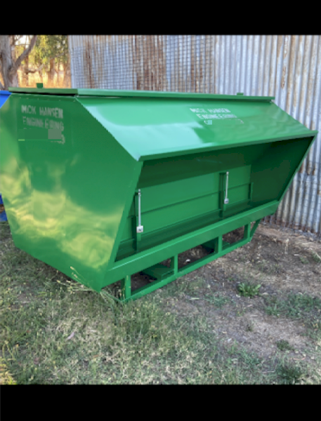 1.4 ton Hansen Engineering lick type grain feeder brand new