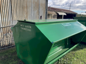 1.4 ton Hansen Engineering lick type grain feeder brand new