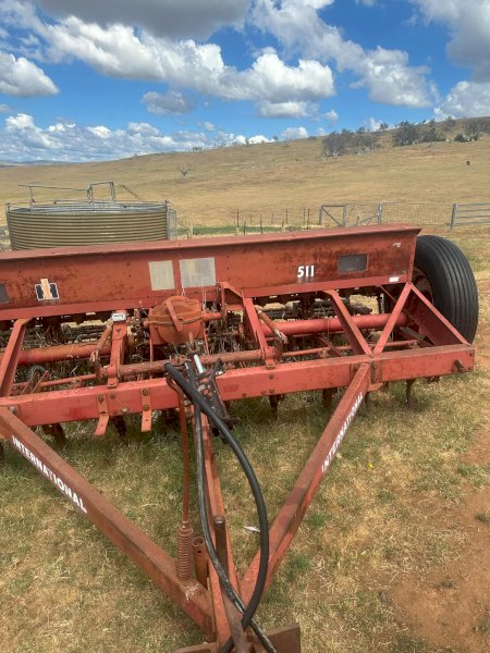 International 511 Combine