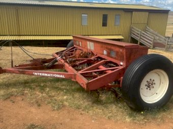 International 511 Combine