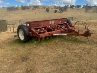 International 511 Combine